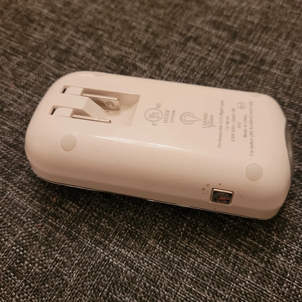 Rechargeable flashlight - Picture 3 of 6